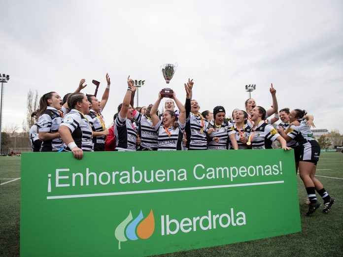 Colina Clinic levanta el trofeo