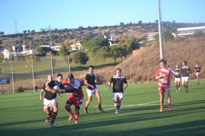 Imagen del derbi entre Arroyo Lions y Rugby Arroyo en Sotoverde