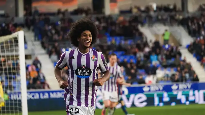 Peter Federico anotó dos goles ante el Huesca