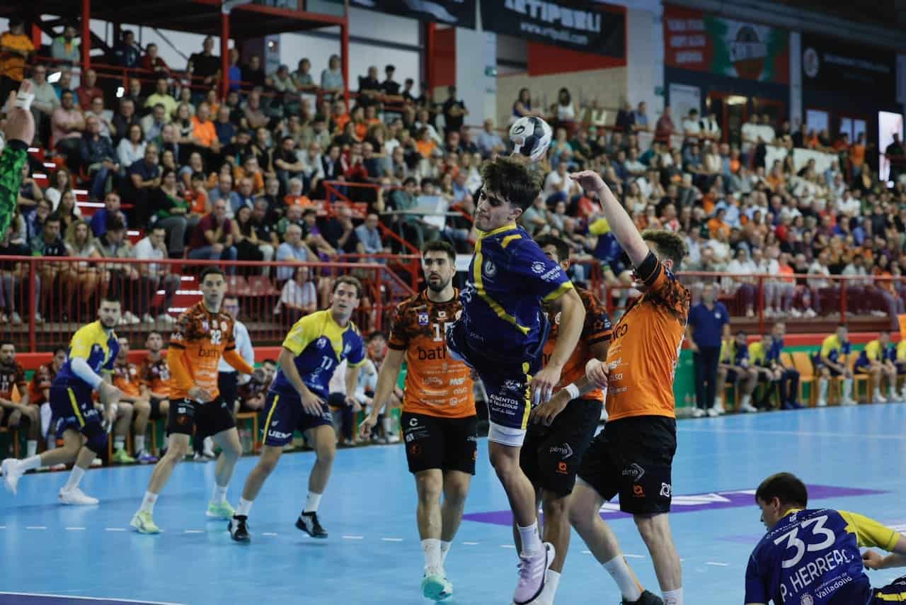 Alex Díaz en el encuentro del Recoletas ante Torrelavega