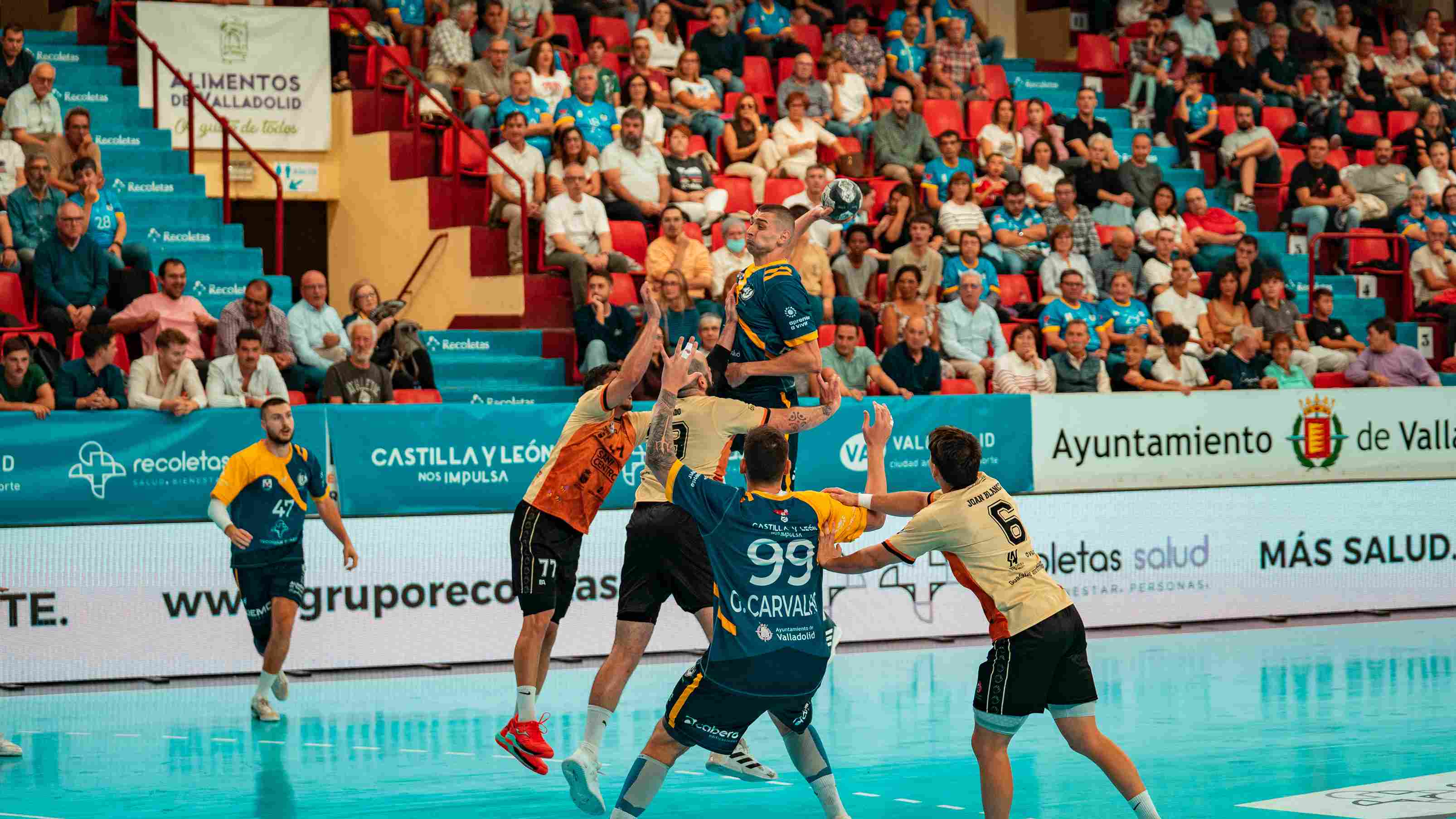 Lanzamiento de Fodorean en el partido ante Gualajara