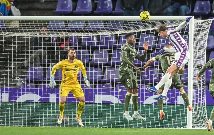 Cabezazo de Latasa para dar los tres puntos al Real Valladolid
