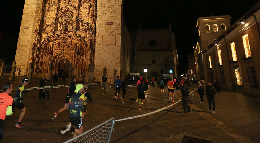 Carrera de ríos de luz a su paso por la plaza San Pablo