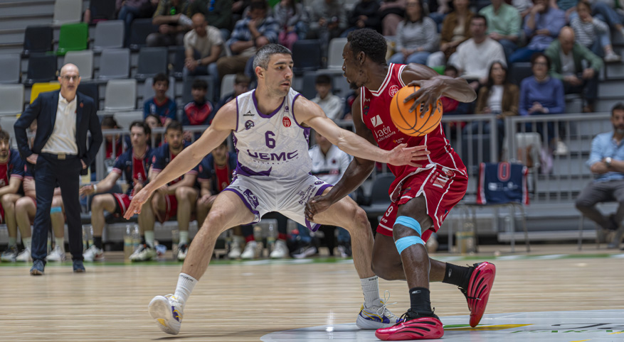 Encuentro entre Jaén y CBC Valladolid