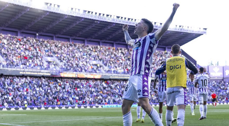 Carvajal celebra su primer gol con el primer equipo