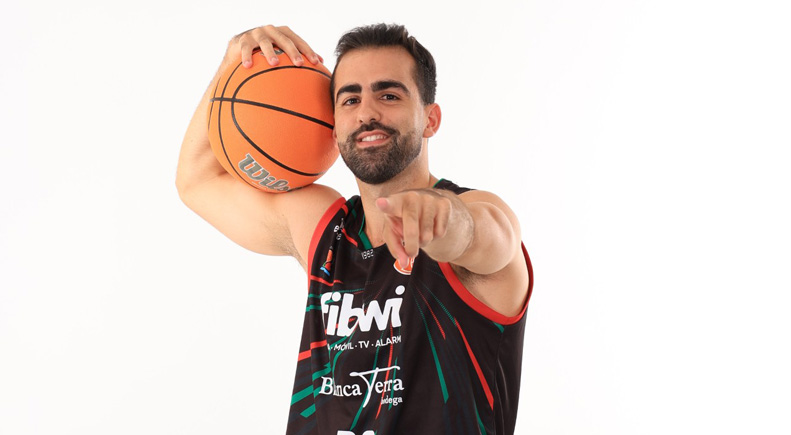 Jorge Martínez con la camiseta de Fibwi Palma