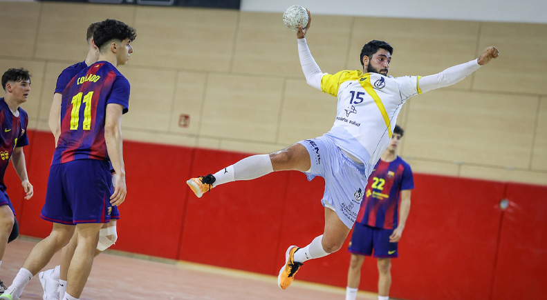 Gedo lanza a portería en el partido ante el filial blaugrana
