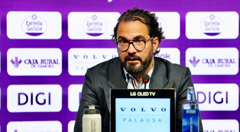 Víctor Orta en rueda de prensa Víctor Orta en rueda de prensa