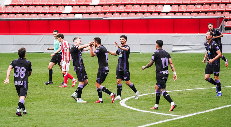 Celebración de uno de los goles del Real Valladolid en El Molinón