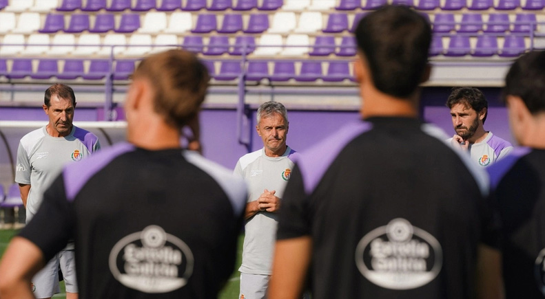Charla de Escribá antes del entreno