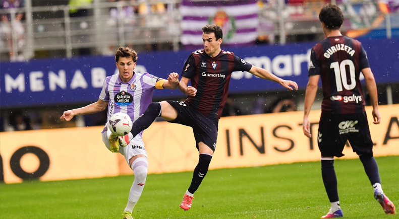 Partido del Real Valladolid ante el Eibar en Ipurua Partido del Real Valladolid ante el Eibar en Ipurua