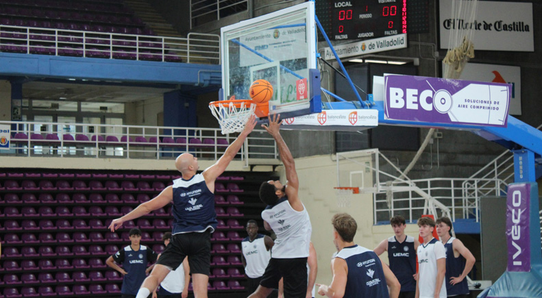 Entrenamiento del UEMC Baloncesto Valladolid