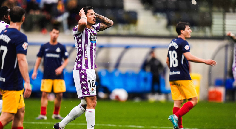 Marcos André se lamenta durante el partido ante el Andorra