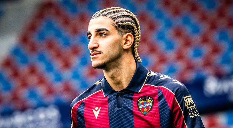 Tay Abed con la camiseta del Levante
