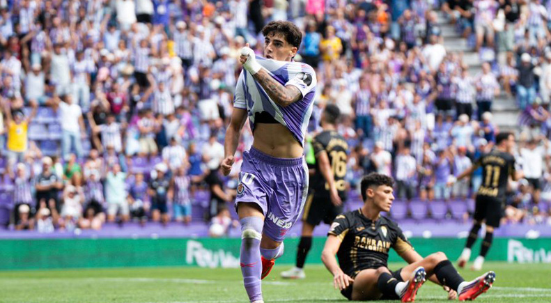 Victor celebra su gol con el Real Valladolid Victor celebra su gol con el Real Valladolid