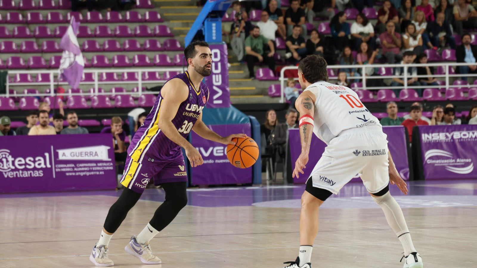 Jorge Martínez volvía a vestir de morado Jorge Martínez volvía a vestir de morado