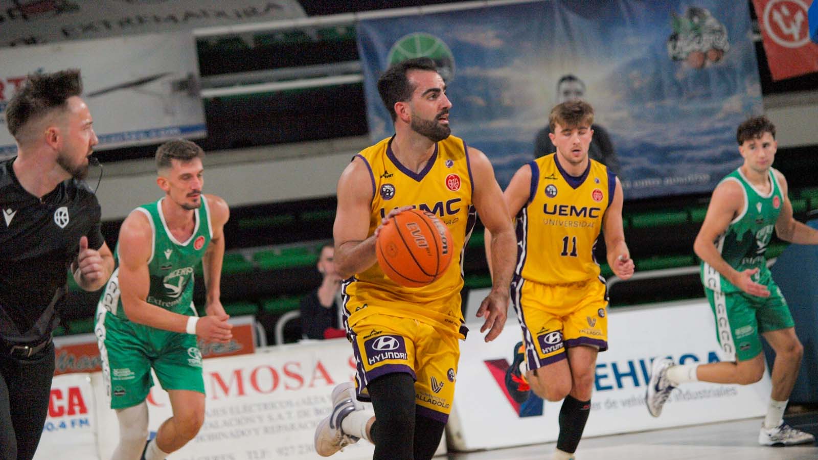Partido entre Cáceres y UEMC Baloncesto Valladolid Partido entre Cáceres y UEMC Baloncesto Valladolid